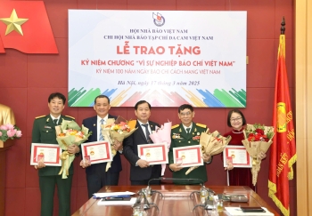Chi hội Nhà báo Tạp chí Da cam Việt Nam tổ chức trao Kỷ niệm chương 
