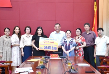 Ban Phụ nữ Việt kiều Thái Lan ủng hộ nạn nhân chất độc da cam Việt Nam 50.000 bath