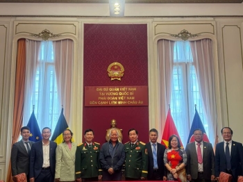 Tổng hội người Việt tại Bỉ làm việc với Đoàn cán bộ Hội Nạn nhân chất độc da cam/dioxin Việt Nam