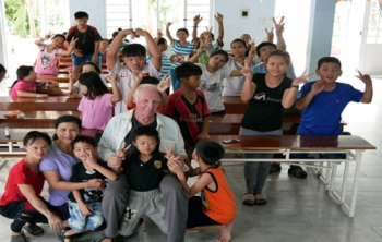 Story about Matthew Keenan – a foreign teacher of AO children in Da Nang
